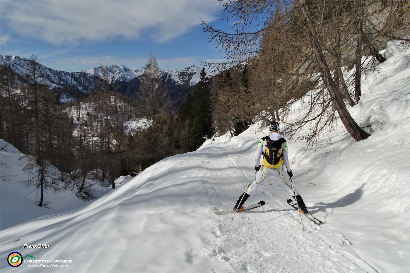 37 Scialpinisti in discesa dal Calvi.JPG